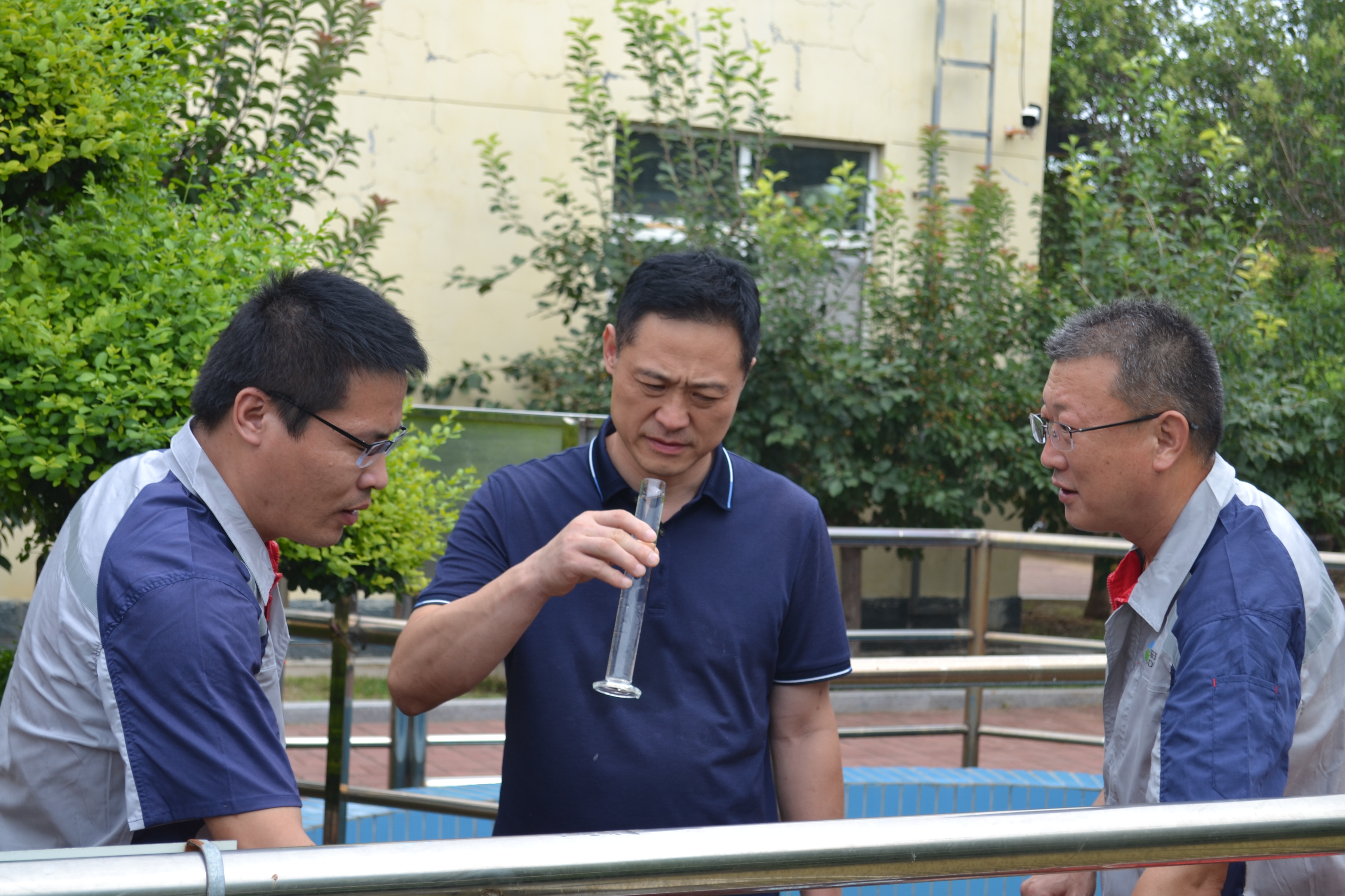 集團黨委書記、董事長王利到污水處理權屬企業調研